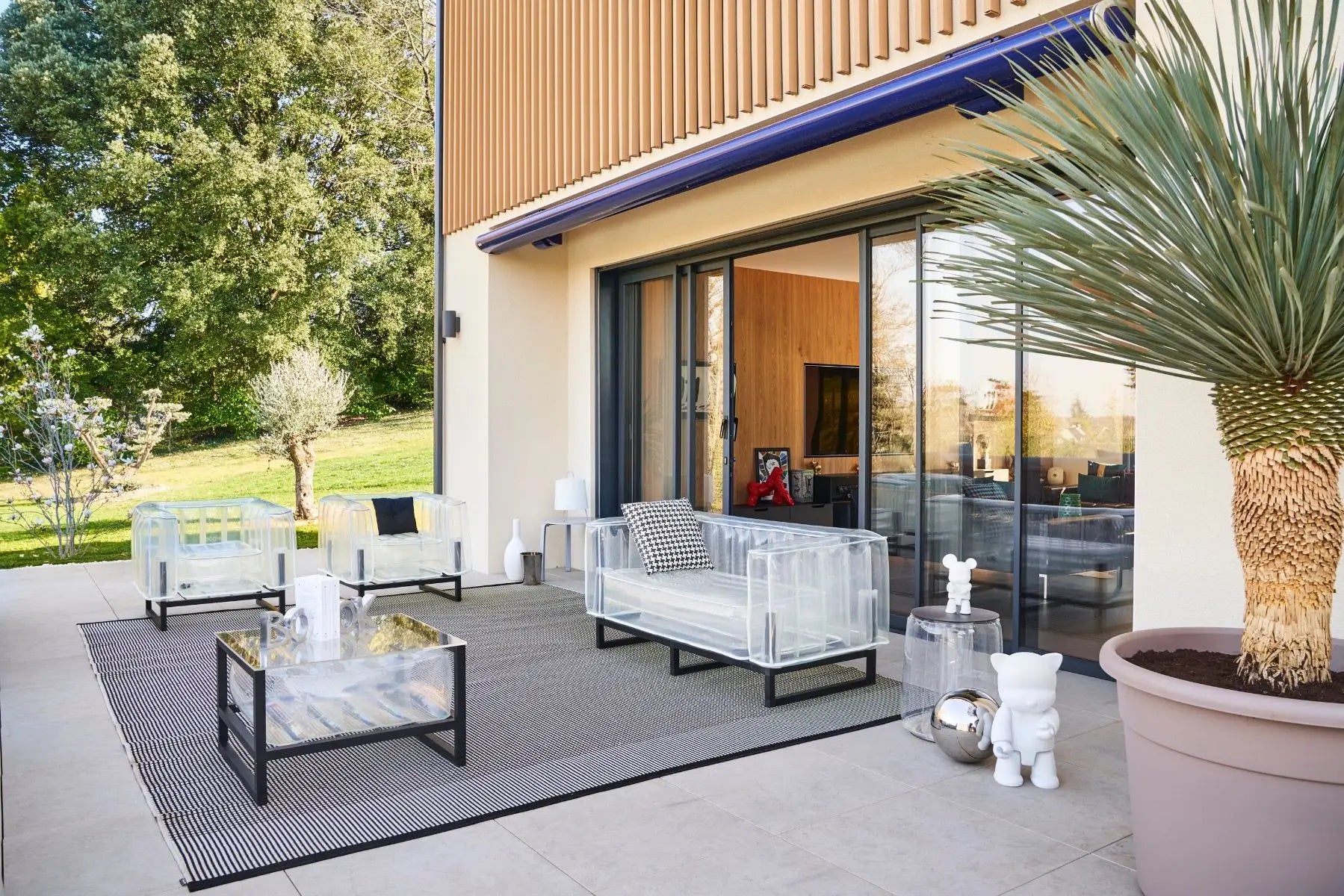 Yomi Style Aluminum and TPU Chair Clear/White