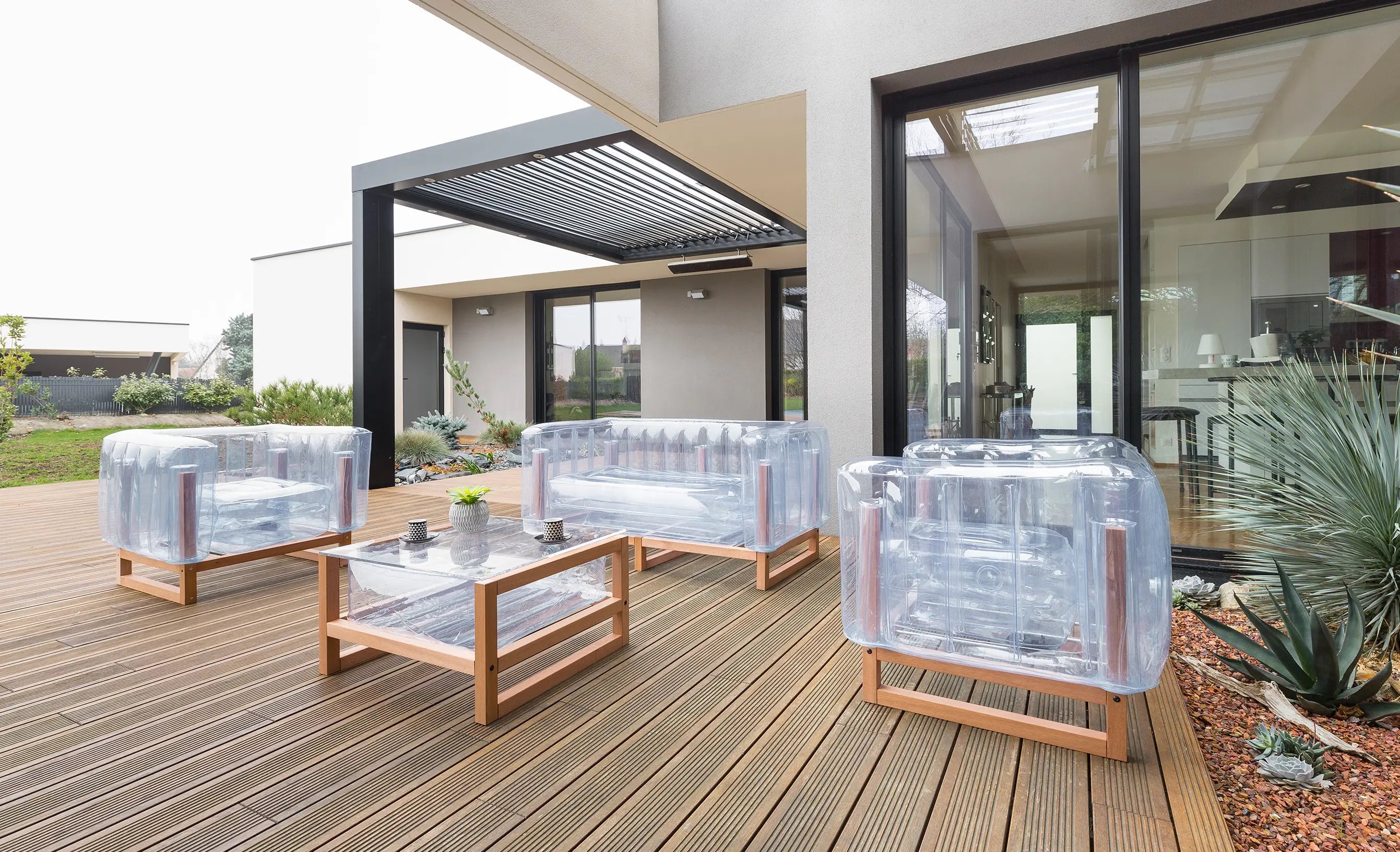 Design armchair in wood and transparent TPU